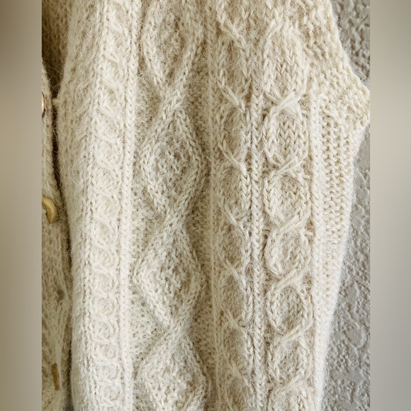 🅾️SOLD🅾️Mens Medium Sweater Vest Alpaca Wool Button Cream Ivory Squirrels Yarn - Picture 4 of 12